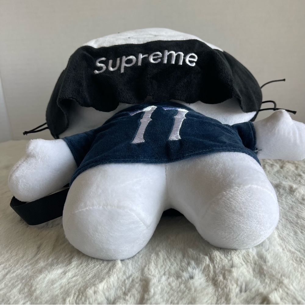 Hello Kitty Peso Pluma Supreme Plush . - Picture 8 of 9